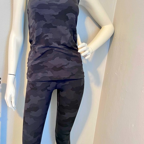 Lululemon Aligns Camo + Racerback Tank - Picture 2 of 8